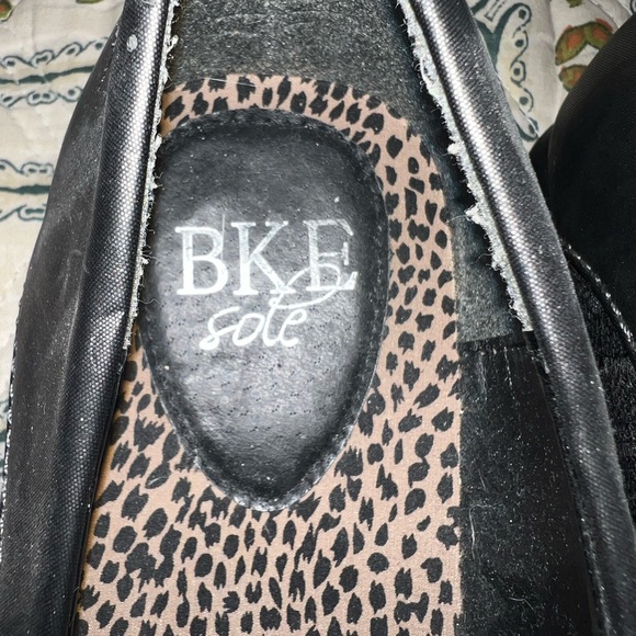 BKE Sole Black & Gray Lace Flats Size 10 - Picture 2 of 5